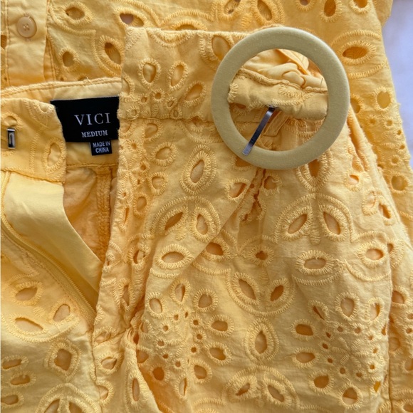 Vici Sunlit Yellow Eyelet Set - Picture 7 of 10